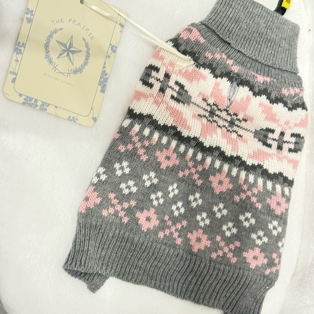 Women's Gray and Pink Sweater